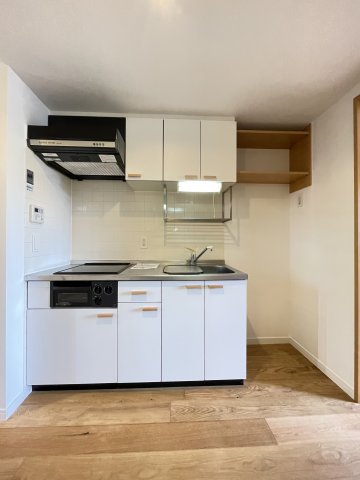 キッチン　電気コンロ付きのシステムキッチン！