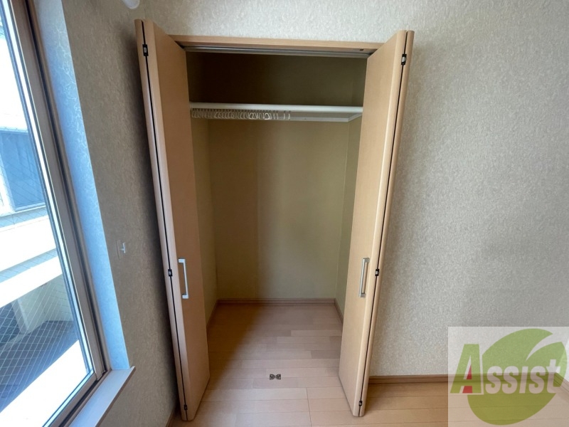 収納　寝室の収納です。部屋がすっきり片付きます。