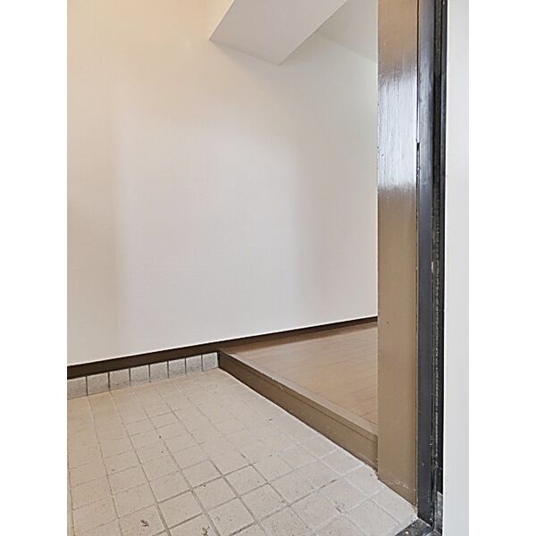 玄関　【弁当】ほっともっと一社店まで195m