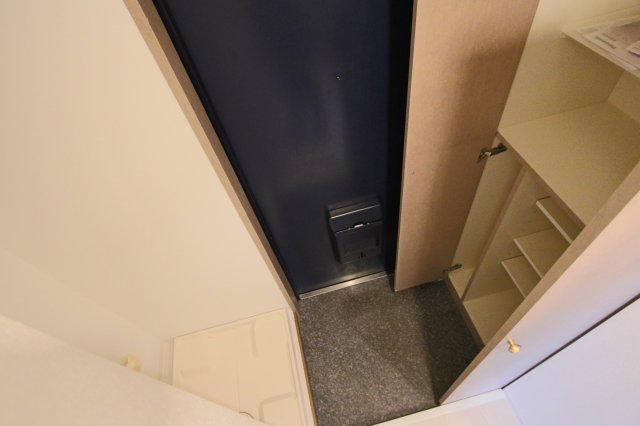 玄関　参考写真（同物件別部屋）