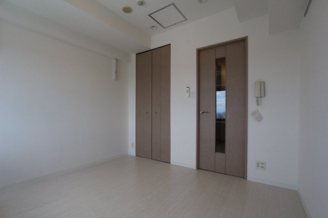 居室・リビング　参考写真（同物件別部屋）