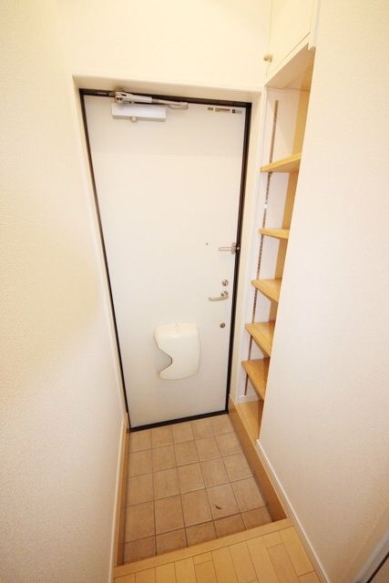 玄関　同物件別部屋写真