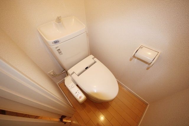 トイレ　同物件別部屋写真