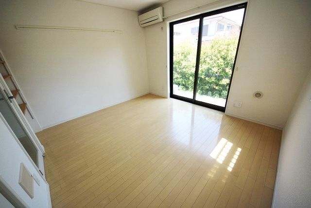 居室・リビング　同物件別部屋写真