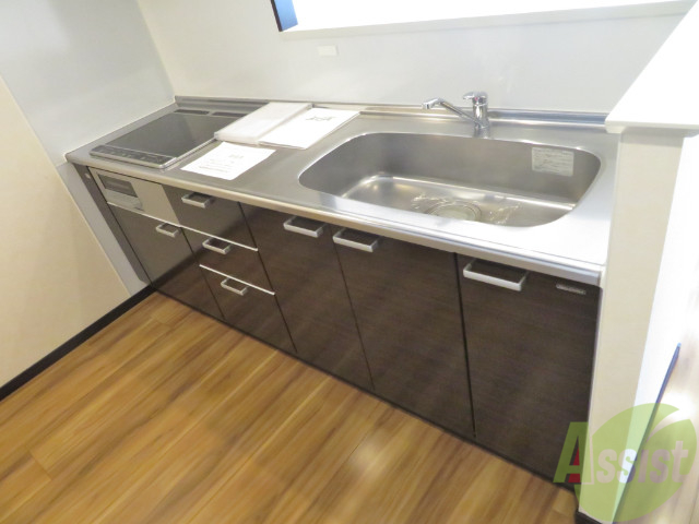 キッチン　キッチンはＩＨクッキングヒーター付きのシステムキッチンです