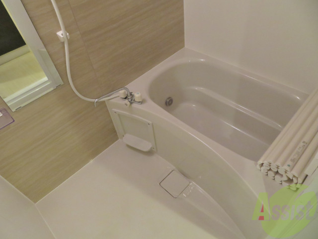 バス・シャワールーム　バスルームはこちらです。広々としてゆったり休めます。