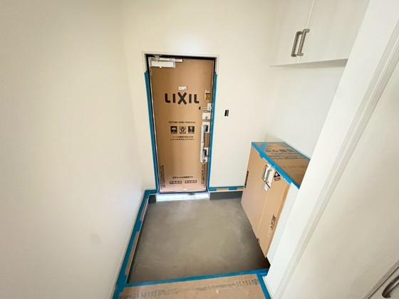 玄関　※別部屋の写真です。