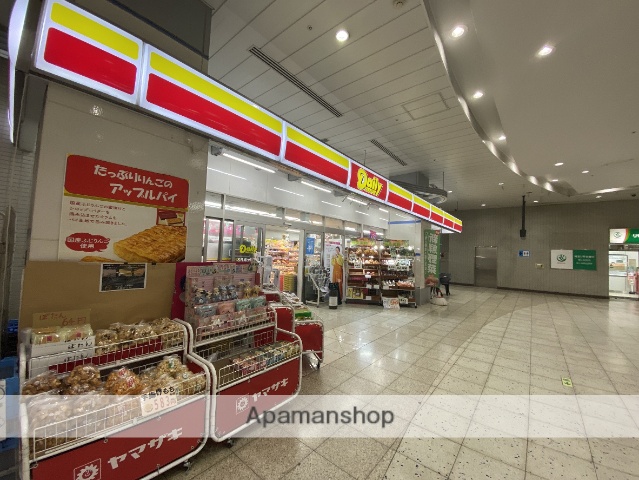 コンビニ　デイリーヤマザキＳＲ鳩ヶ谷駅店（コンビニ）まで250m