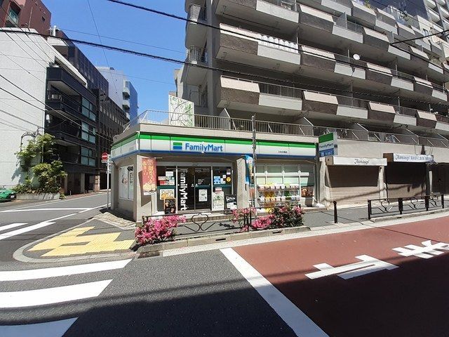 コンビニ　ファミリーマート文京本郷店（コンビニ）まで729m