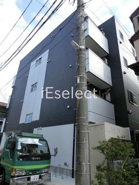 建物外観　オートロックマンション、駅徒歩4分の立地