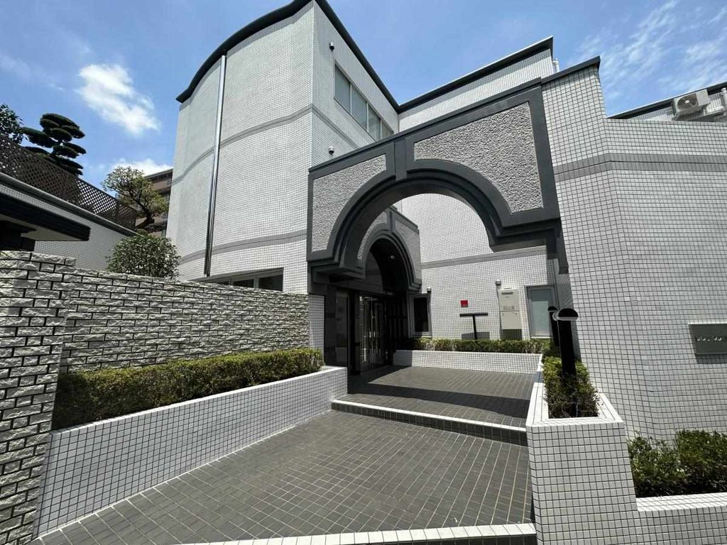 建物外観　エントランス