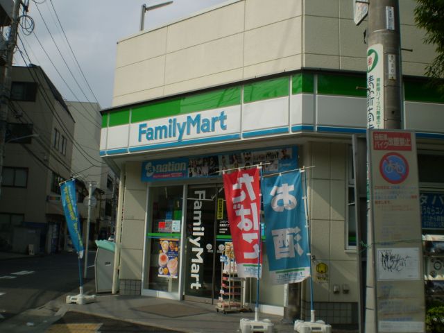 コンビニ　ファミリーマート（コンビニ）まで120m