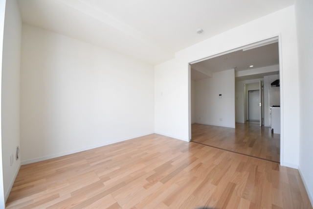 居室・リビング　明るい居室　エアコン2基