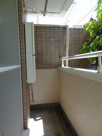 バルコニー　暖かな日差しのふりそそぐバルコニー