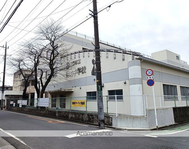 中学校　川口市立仲町中学校（中学校）まで388m