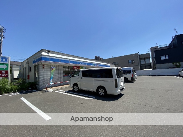 コンビニ　ローソン（コンビニ）まで558m