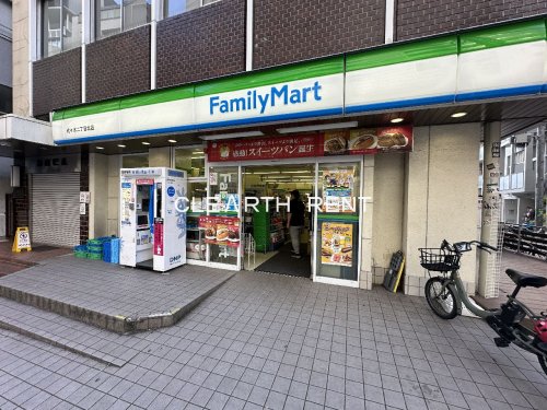 コンビニ　ファミリーマート 代々木二丁目北店（コンビニ）まで576m