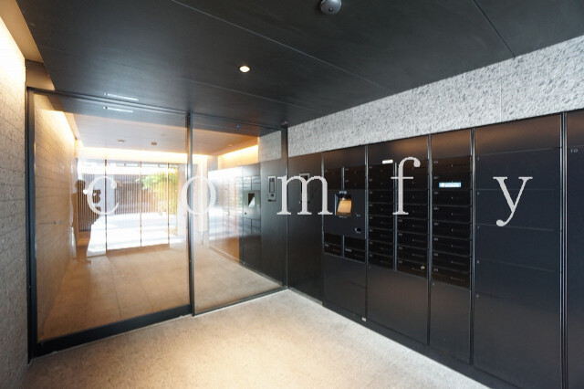 エントランス　オートロック付きエントランス