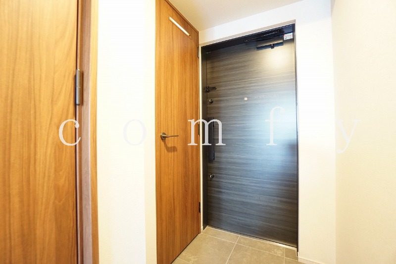 玄関　ダブルロックの玄関