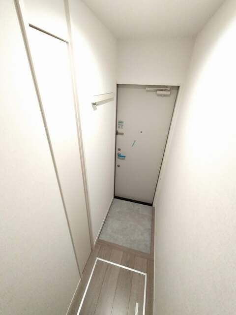 玄関　建築中の写真となります。