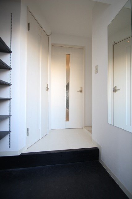 玄関　同物件別号室のものです。