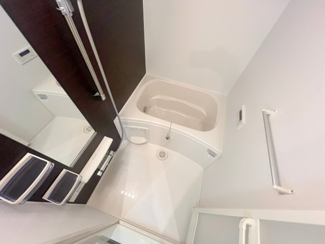 バス・シャワールーム　広めのお風呂は一日の疲れを癒してくれます。