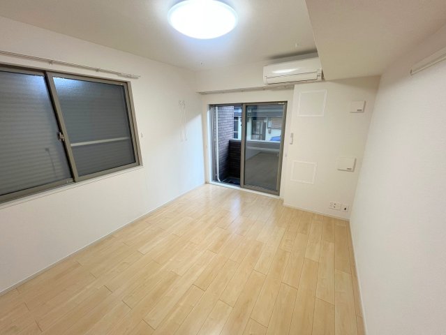 居室・リビング　明るく広々としたリビングです。