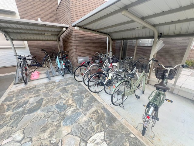 駐車場　あなたの大事な自転車も安心してとめることができますね。