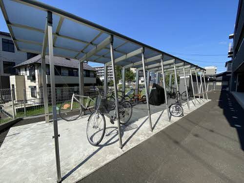 建物外観　駐輪場