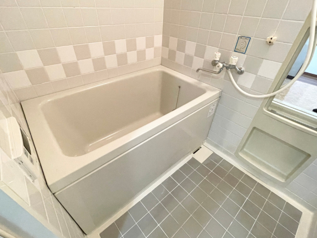 バス・シャワールーム　※室内写真は別室サンプル。