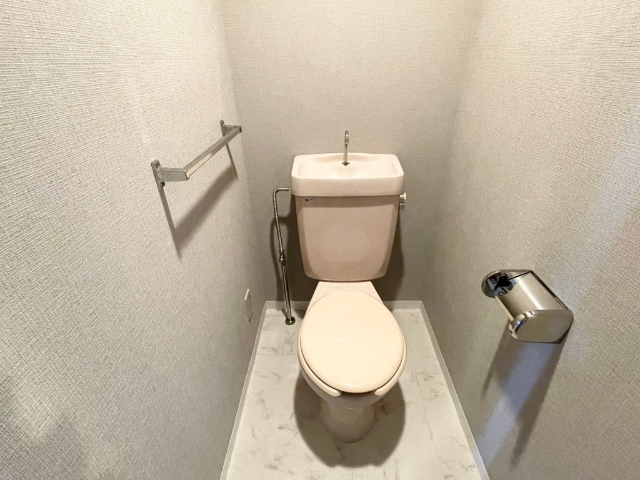 トイレ　※室内写真は別室サンプル。