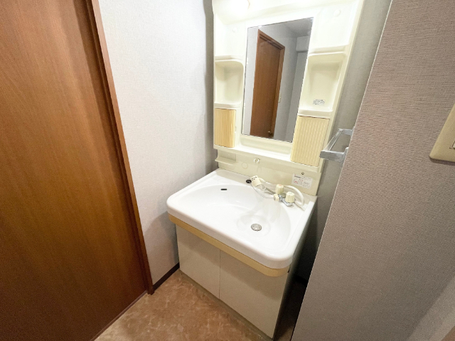 洗面設備　※室内写真は別室サンプル。