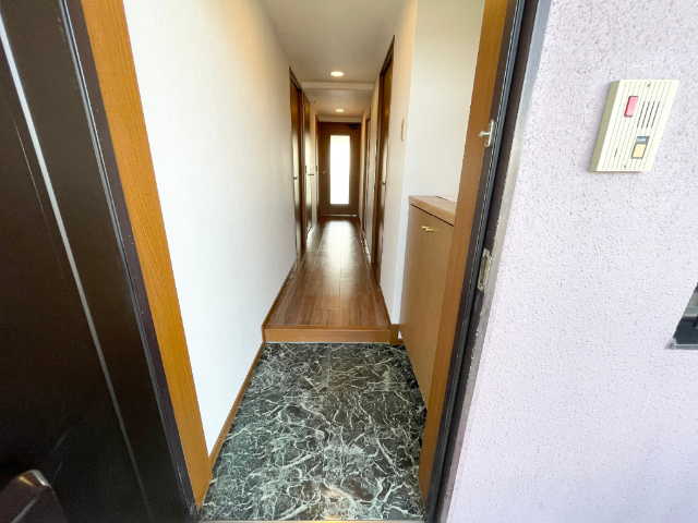 玄関　※室内写真は別室サンプル。