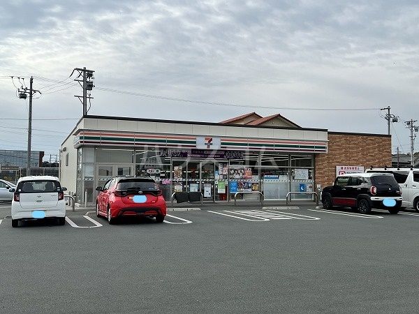 コンビニ　セブン-イレブン 豊川竹下店（コンビニ）まで949m