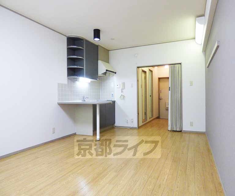 居室・リビング　広々とした室内です。