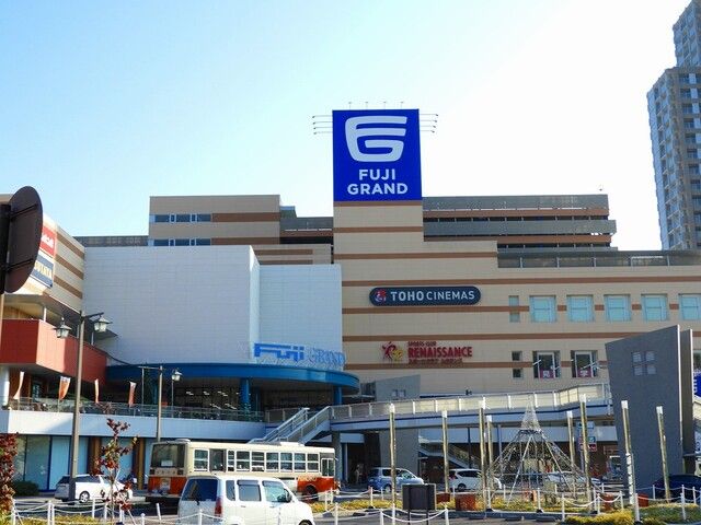 ショッピングセンター　フジグラン緑井店（ショッピングセンター）まで210m