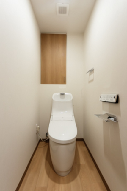 トイレ　※写真は同タイプ住戸です。