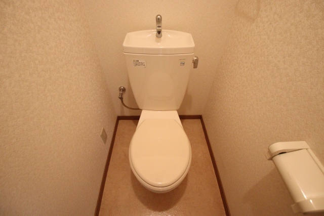 トイレ　※別室の参考写真の為、現況優先です。