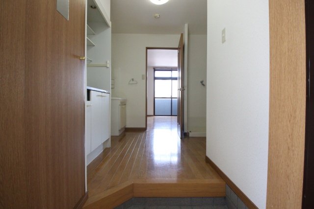 玄関　※別室の参考写真の為、現況優先です。