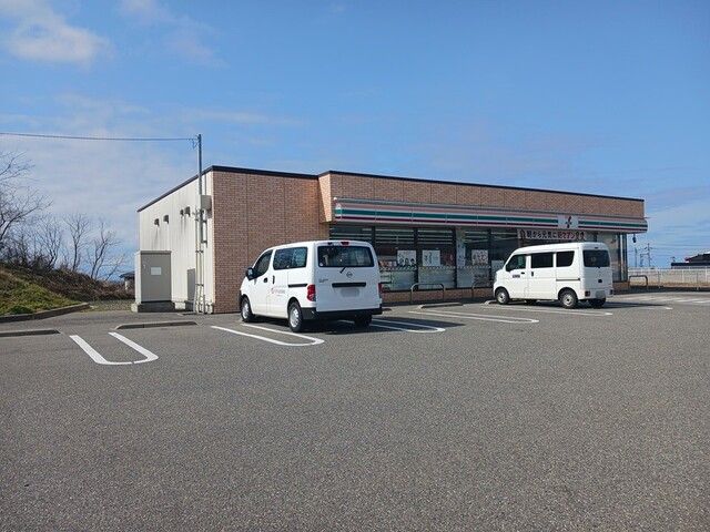 コンビニ　セブンイレブン高松インター店（コンビニ）まで700m