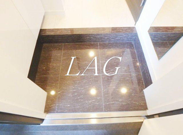 玄関　玄関です。