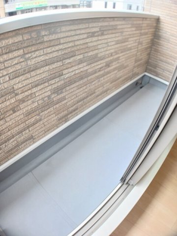バルコニー　陽当たり良好なバルコニーです