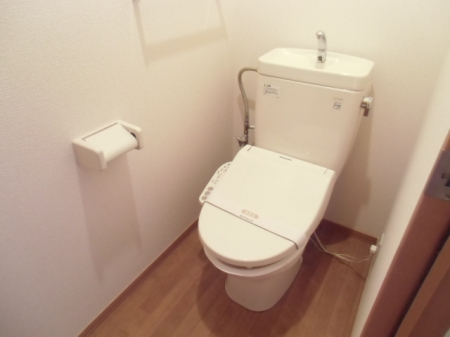 トイレ　お写真は同タイプのモデルです。