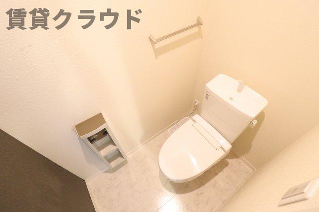 トイレ　落ち着いた色調のトイレです