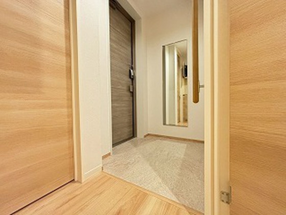 玄関　※別号室の写真です。
