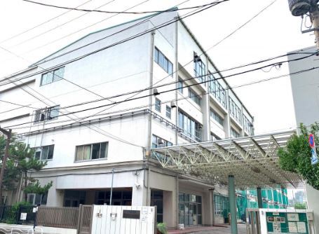 中学校　深川第四中学校（中学校）まで297m