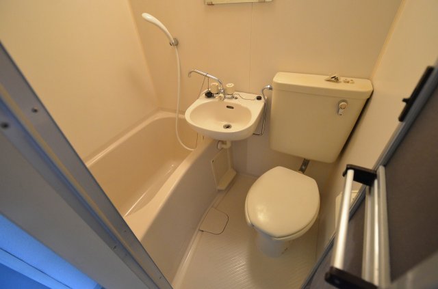 バス・シャワールーム　シンプルで機能的なユニットバス♪