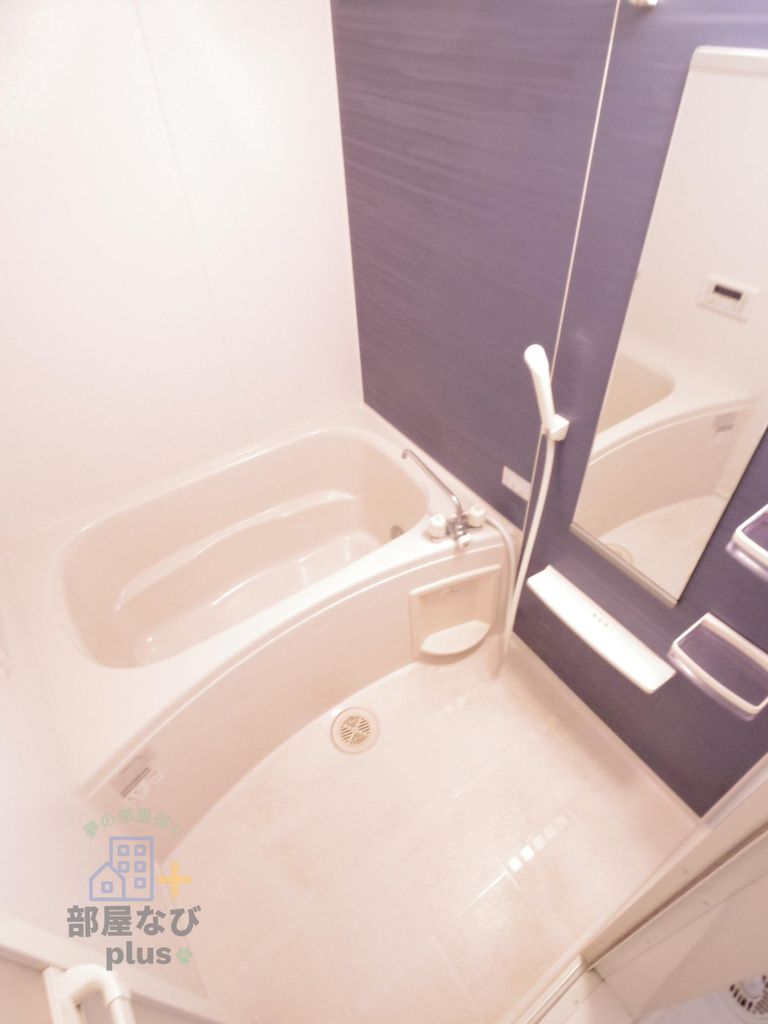 バス・シャワールーム　※他号室写真です