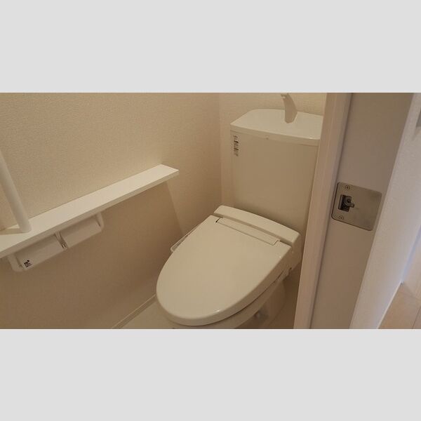 トイレ　トイレ 温水洗浄便座付き