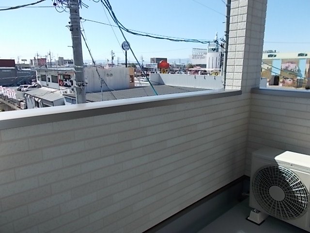 バルコニー　バルコニーからの眺めを楽しみながら食事をしませんか